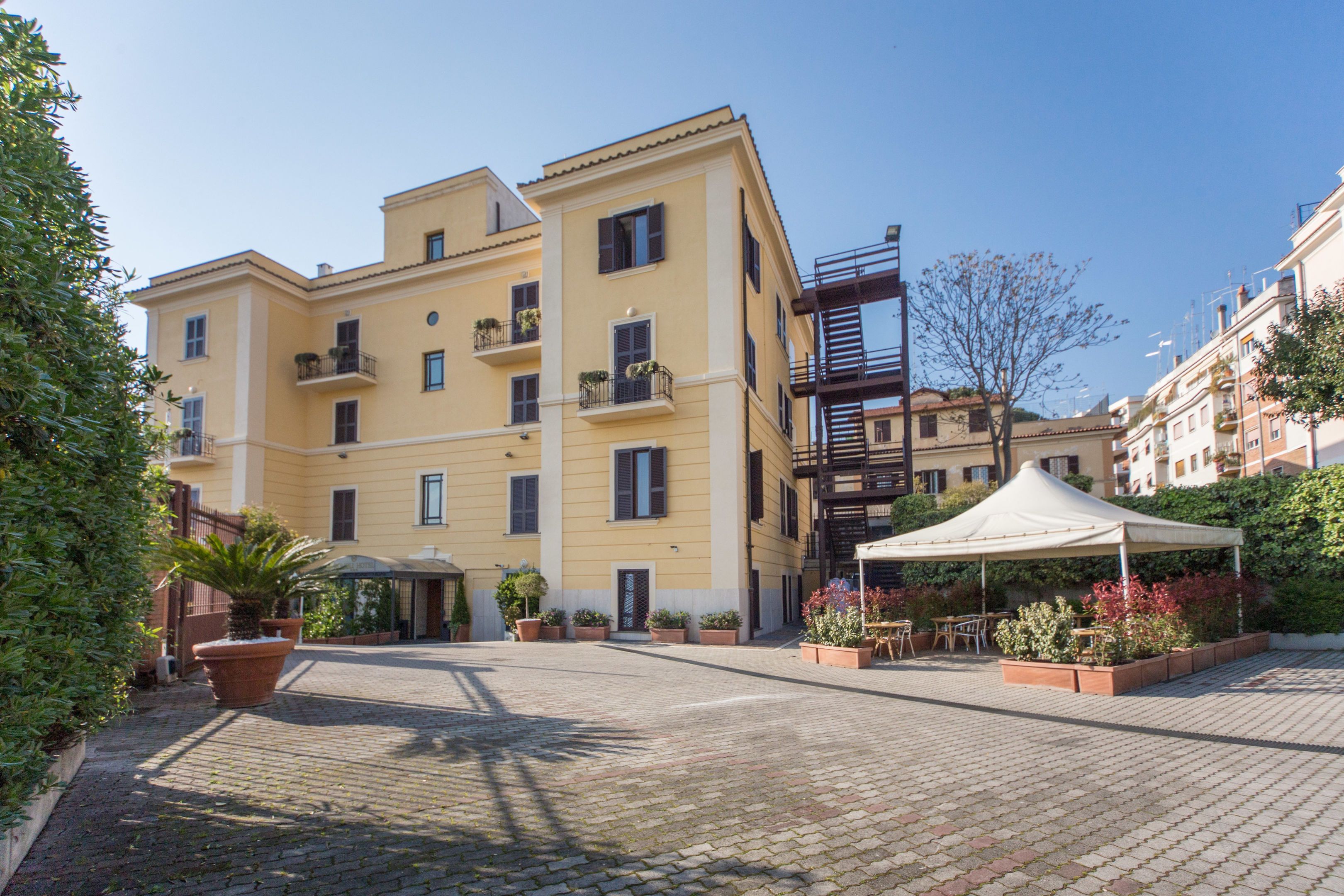 Romoli Hotel deal